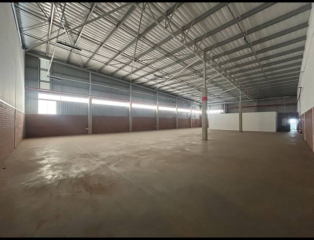 675M² WAREHOUSE TO LET IN CLAYVILLE